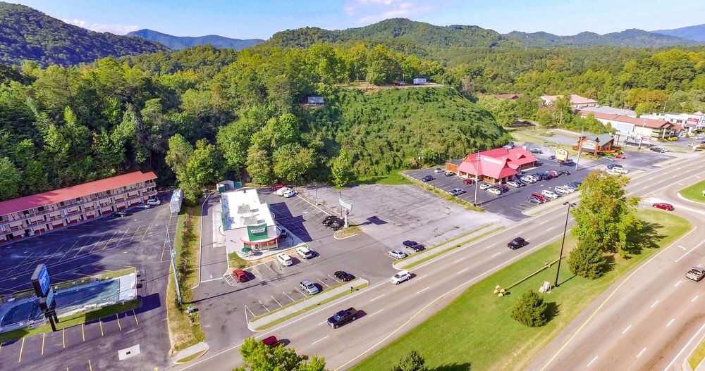 4020 Parkway , Pigeon Forge, TN 37863